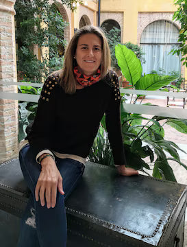 files/portrait-mature-woman-seat_1598767-361.avif